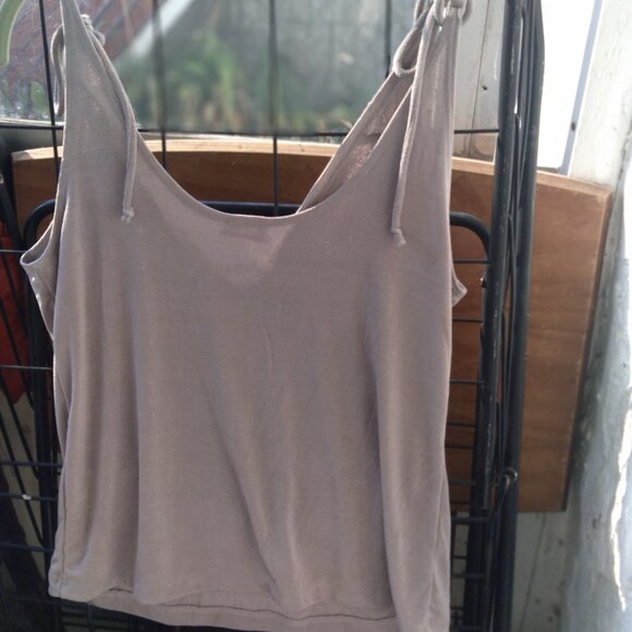Gray Sleeveless Tie-strap top Intimately Free People Size Small Imported fabric - Picture 9 of 10